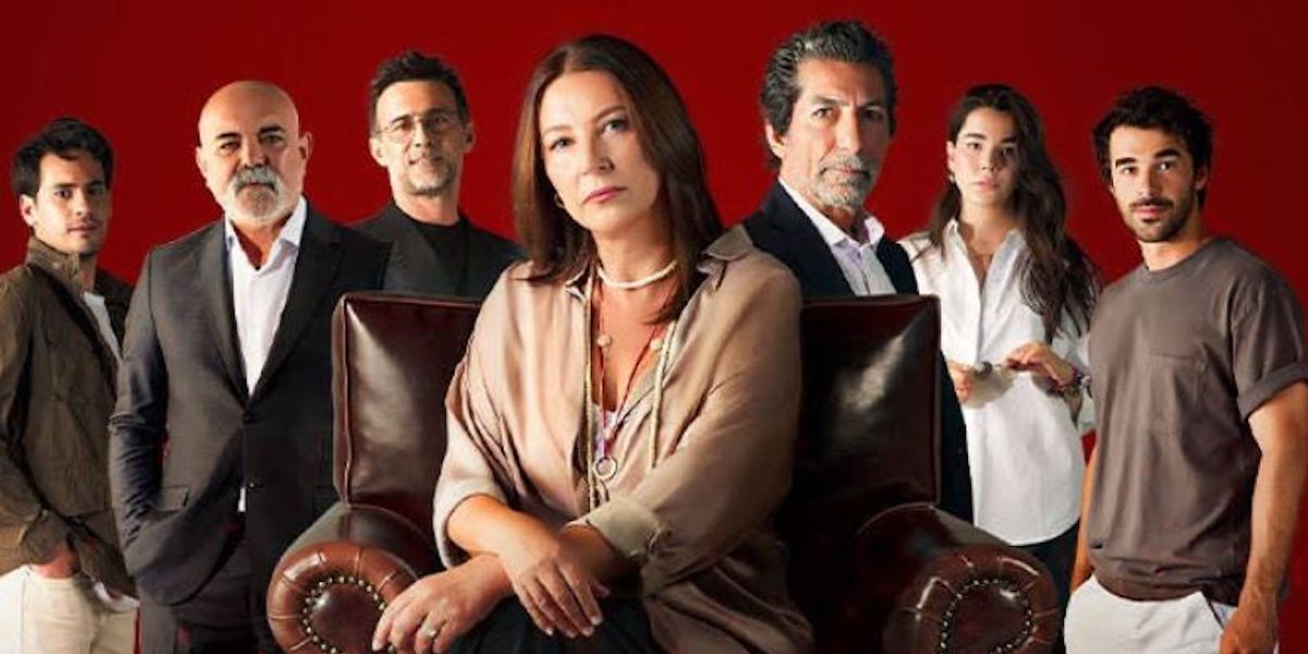 Tradimento con Vahide Percin arriva a dicembre in prima serata su Canale 5. Una storia avvincente piena di colpi di scena e emozioni da non perdere.