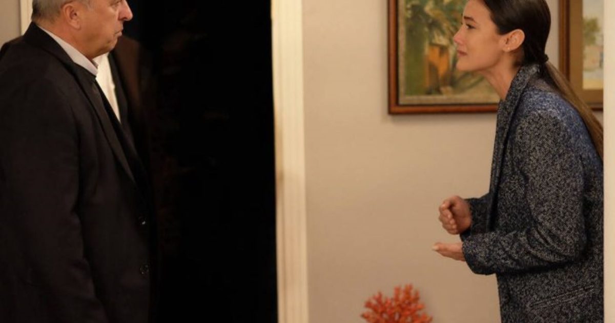 Segreti di famiglia, trame al 15/11: Ceylin è infuriata nel confrontare Metin, mentre Cinar progetta la sua fuga.