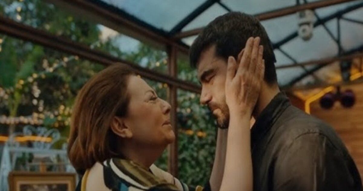 La rosa della vendetta, nel finale Zafer rivela a Gulcemal i suoi sentimenti: lo ha sempre amato e continua ad amarlo, creando un legame profondo e complesso.