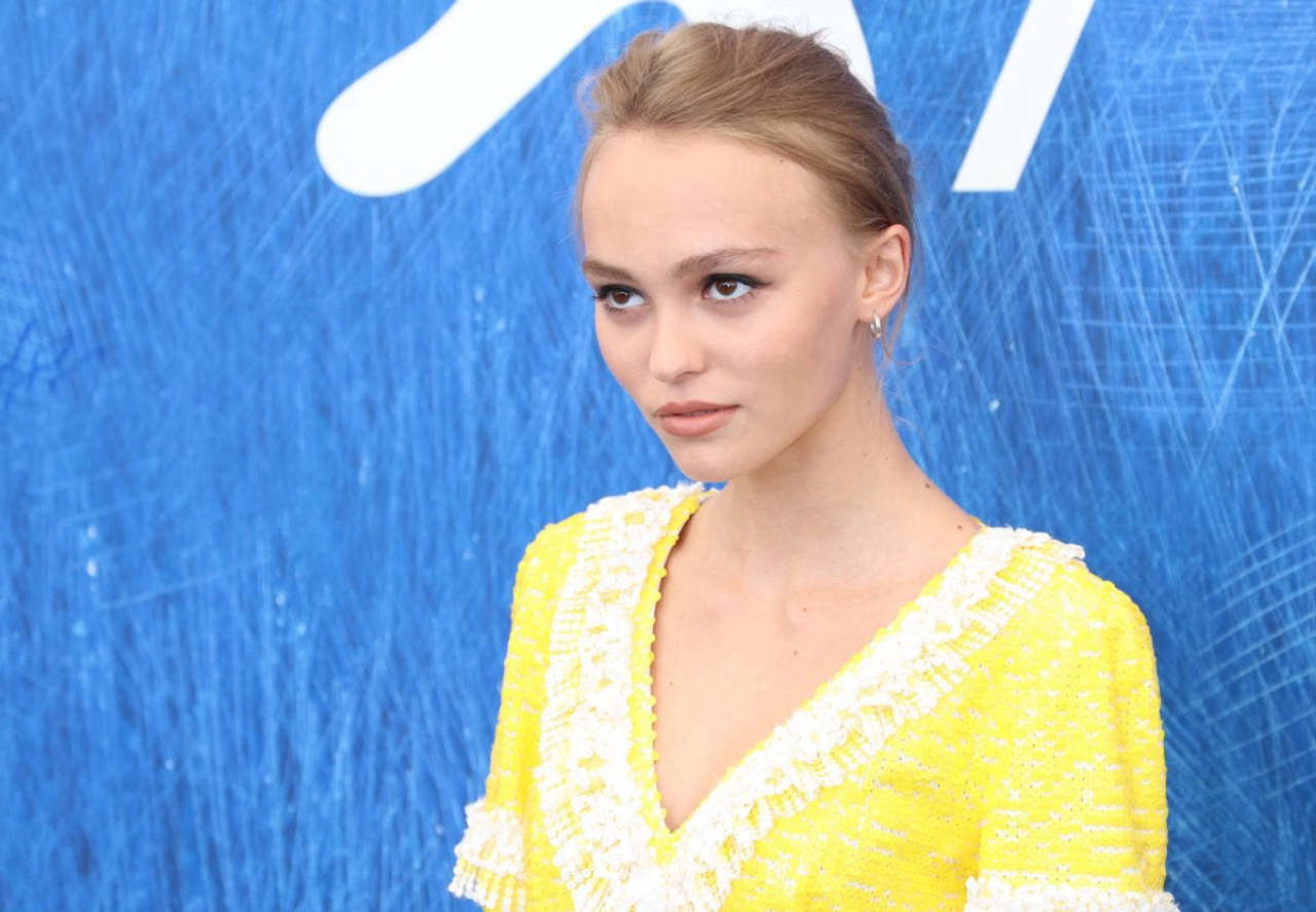 Nosferatu, Lily-Rose Depp esprime preoccupazioni per il suo accento inglese definendolo ‘imbarazzante’