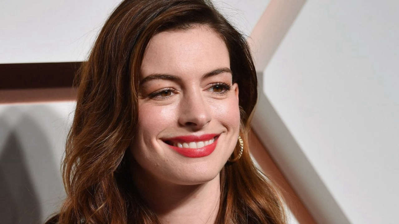 Anne Hathaway nel nuovo thriller sull’intelligenza artificiale diretto da Joseph Gordon-Levitt