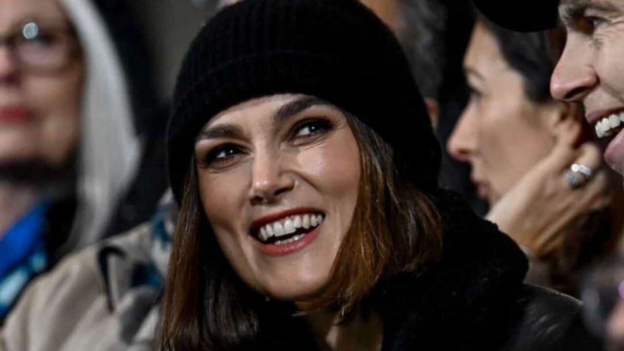 Keira Knightley, Michael Fassbender e Adrien Brody avvistati allo stadio del Como: le foto delle celebrità