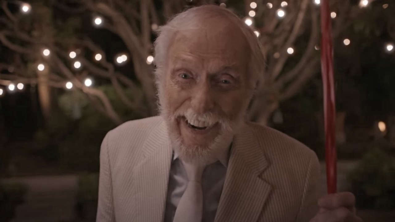 Dick Van Dyke a 98 anni canta e danza nel nuovo videoclip dei Coldplay