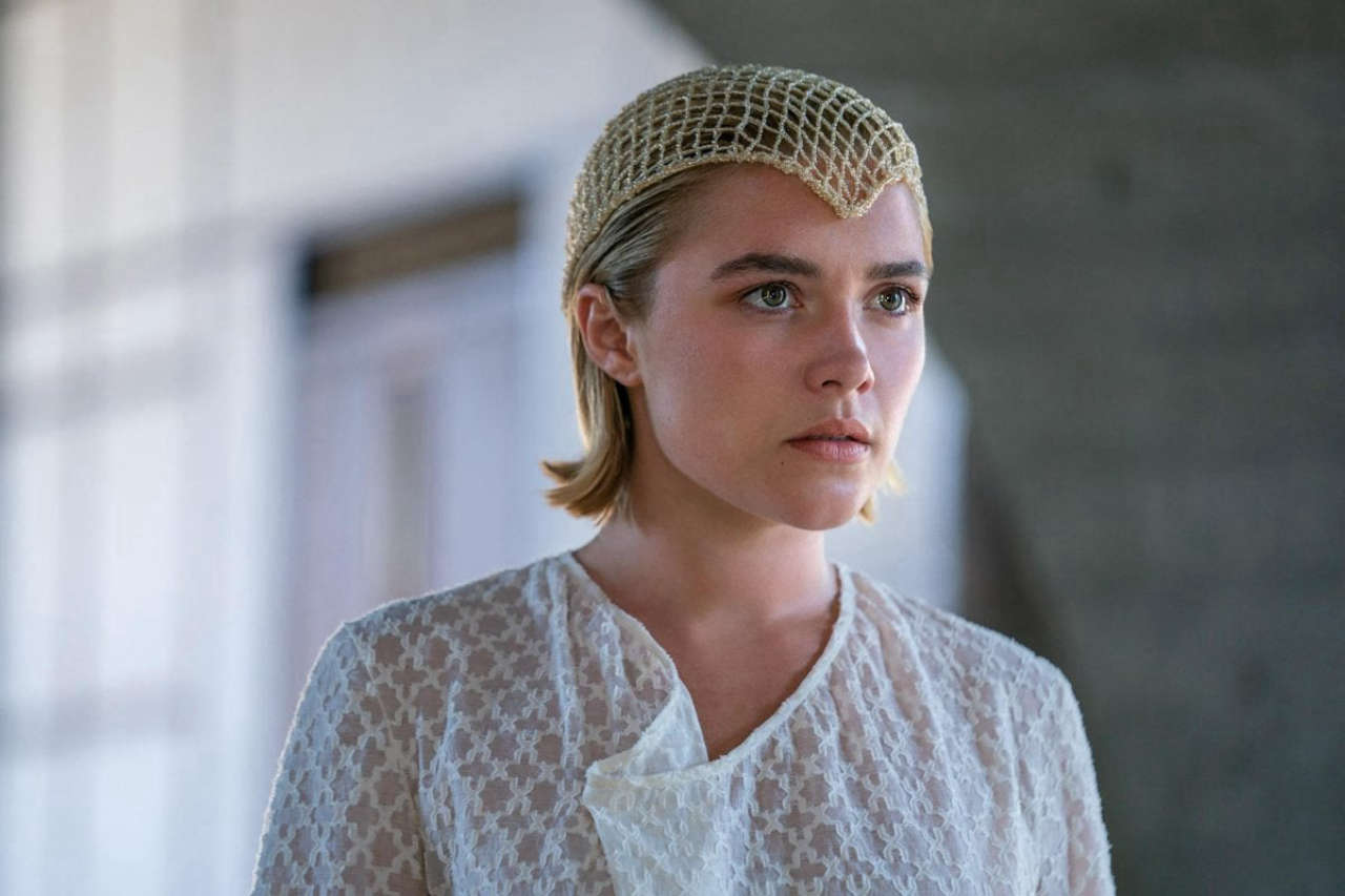 Florence Pugh critica Hollywood: le donne soffrono a causa di canoni di bellezza irrealistici.