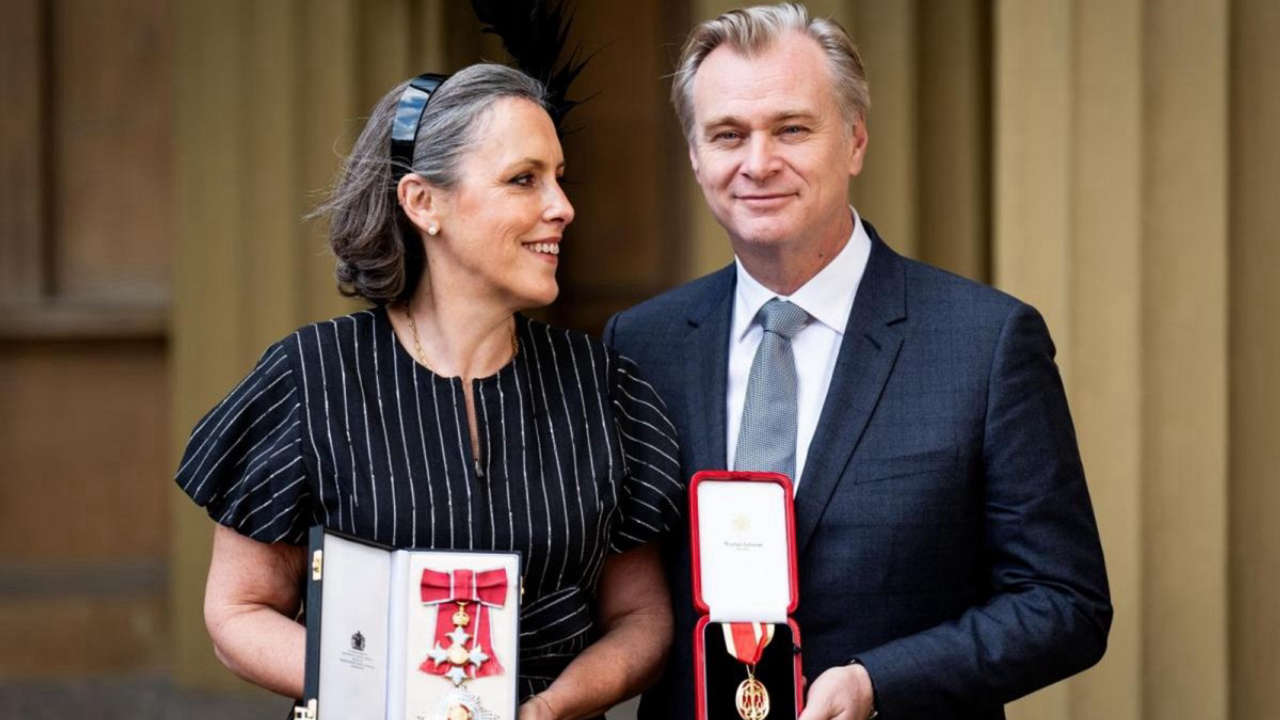 Christopher Nolan ed Emma Thomas insigniti da re Carlo come cavaliere e dama.