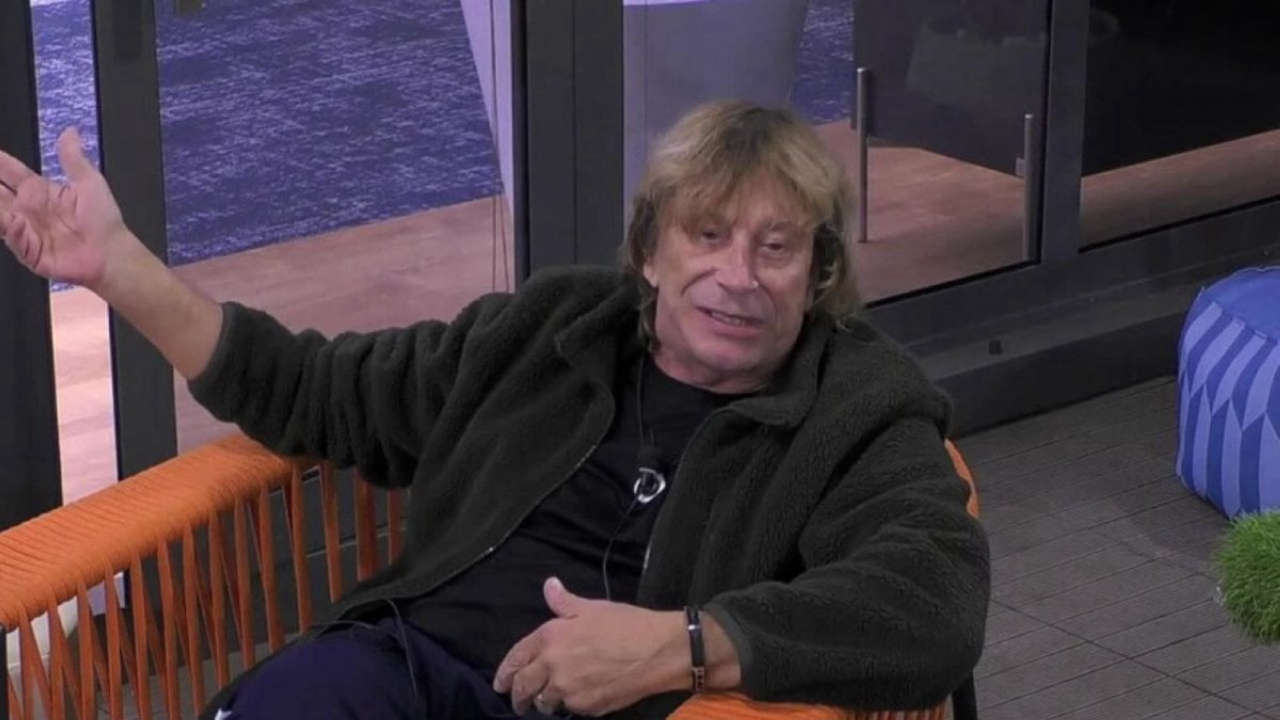 Grande Fratello: Enzo Paolo Turchi torna nella Casa e rivela a Luca Calvani notizie dall’esterno