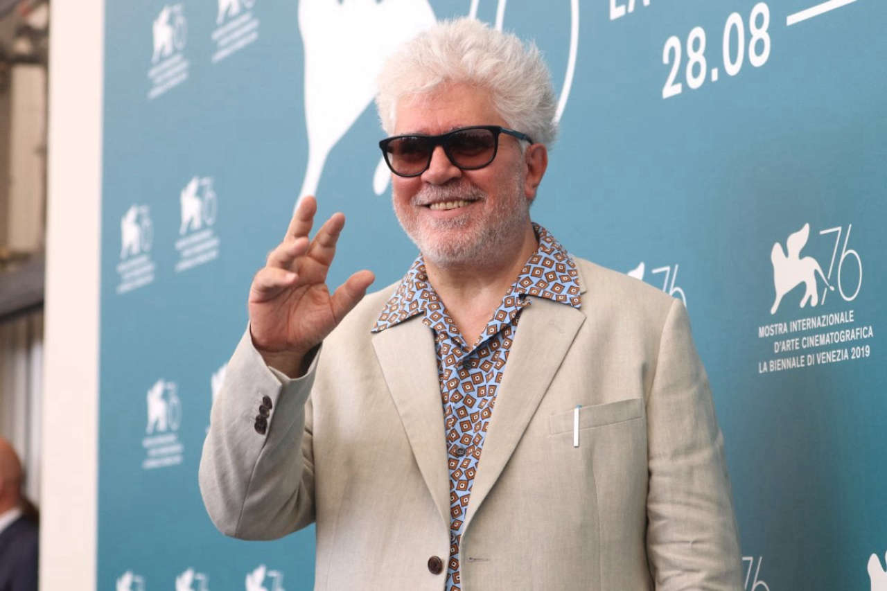 Pedro Almodóvar parla del suo ultimo film, rivelando che un giorno si è nascosto in bagno per piangere.