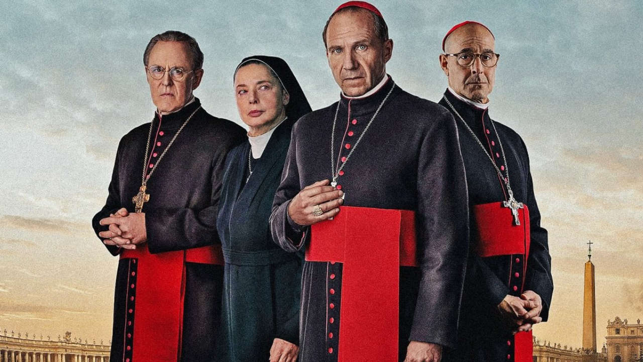 Conclave si trasforma in un thriller da Oscar, diventando emblema di un mondo in guerra.