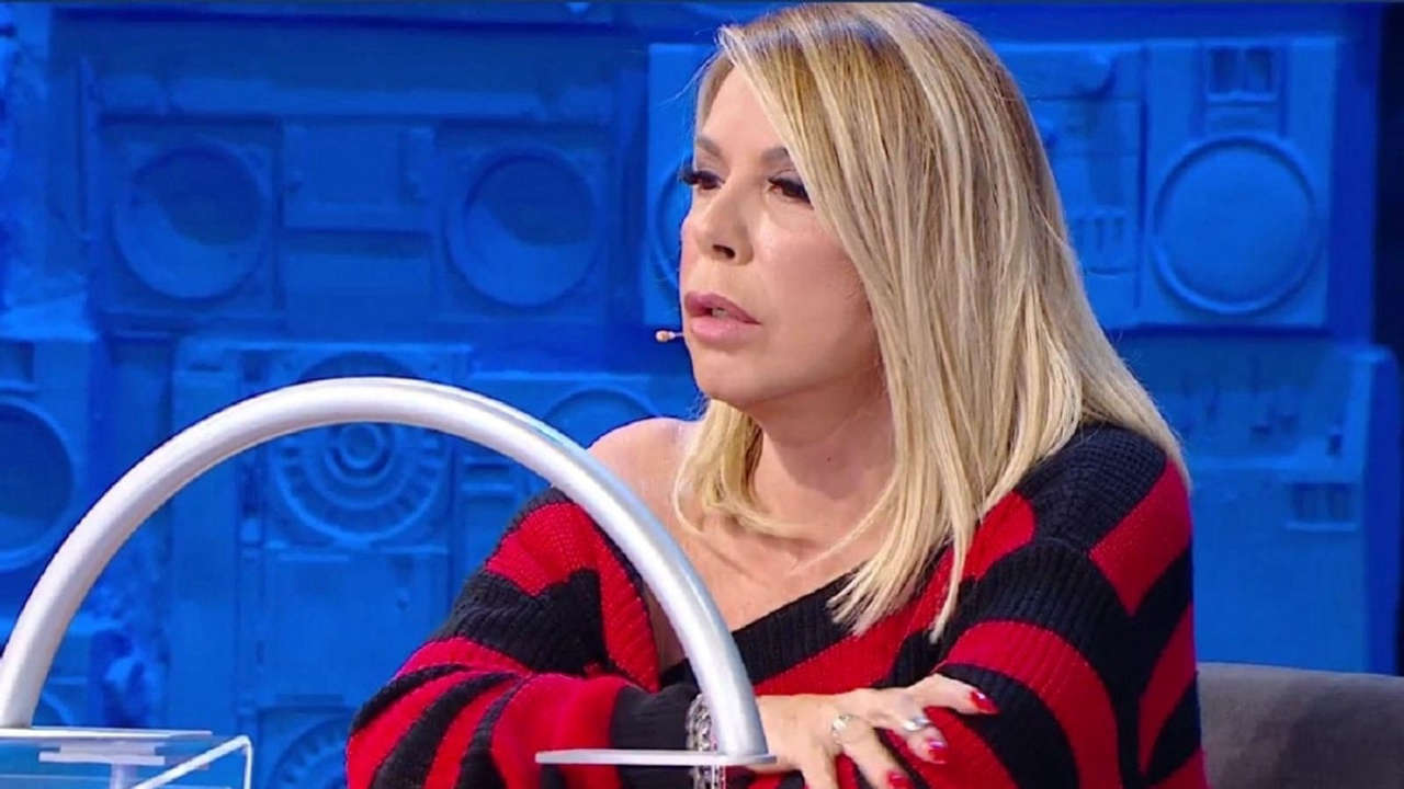 Amici 24, Lorella Cuccarini propone ad Anna Pettinelli di chiedere a Maria se esista un trono Over per lei a Uomini e Donne