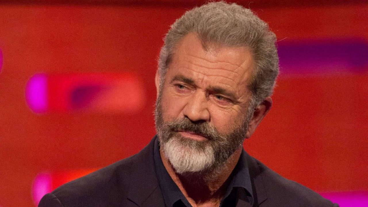 Mel Gibson prevede il collasso della civiltà dopo gli incendi di L.A. La sua casa distrutta ricorda Dresda.