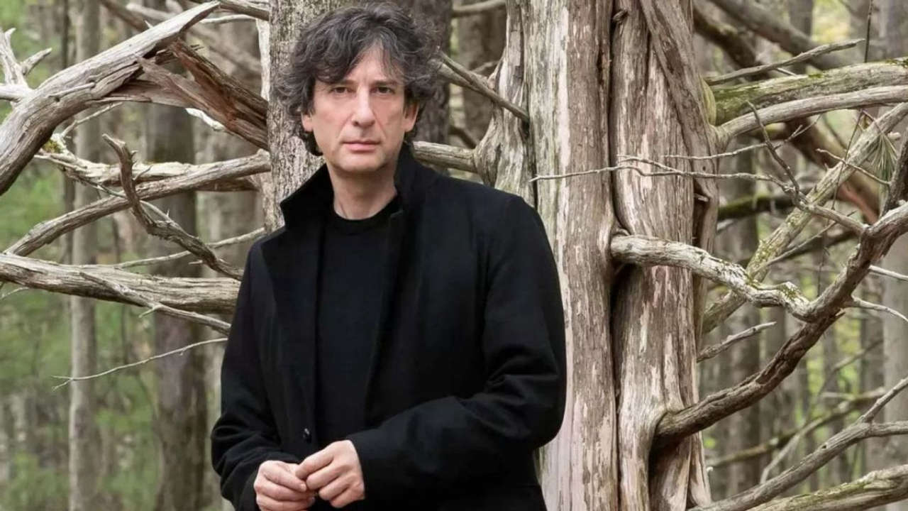 J.K. Rowling confronta Neil Gaiman con Harvey Weinstein e si domanda perché il pubblico rimanga in silenzio ora.