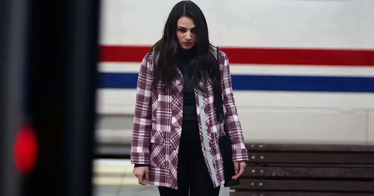 Soap Canale 5: segreti e inganni dominano le trame dal 15 al 21 febbraio, esplorando i complessi legami tra i personaggi e le sorprese del cuore.