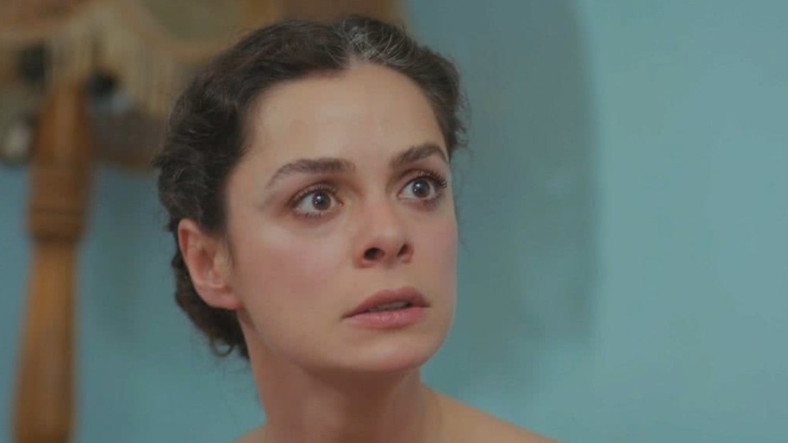 La Forza della Donna: Sirin rivela a Bahar di aver avuto una relazione con suo marito, svelando segreti inaspettati e tensioni tra i personaggi.