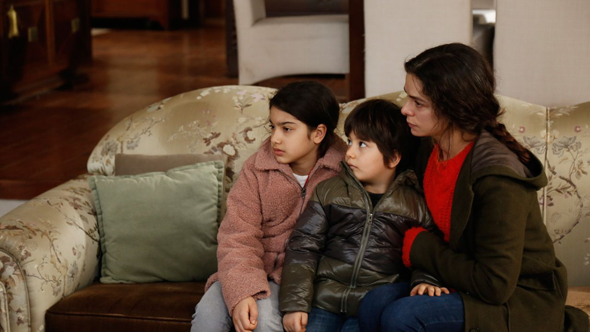 La forza di una donna, trama turca: Nisan decide di vendere il laptop vinto per supportare la madre in difficoltà.