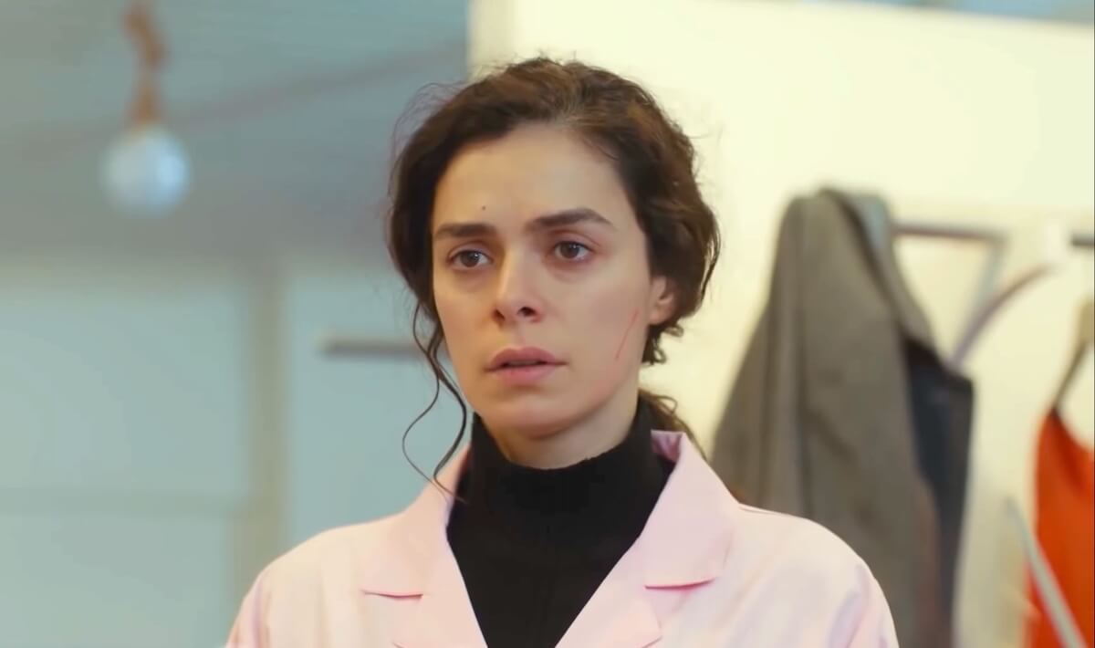 La forza di Bahar si mette alla prova: il suo lavoro le viene tolto! Scopri i motivi dietro questa svolta nelle prossime puntate.