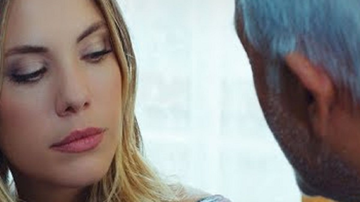 Forbidden Fruit, trame dell’8 agosto: la sorella di Zeynep decide di chiedere il divorzio, portando tensione nella trama.