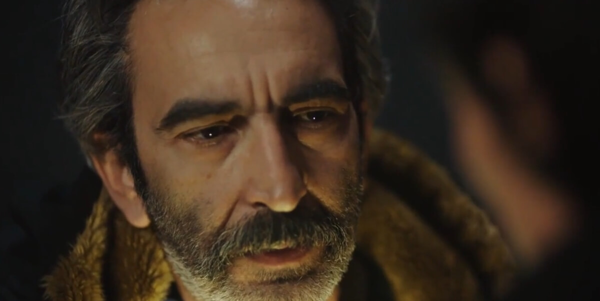 Io Sono Farah anticipazioni: Mehmet fa una scoperta sull'omicidio di Alperen!