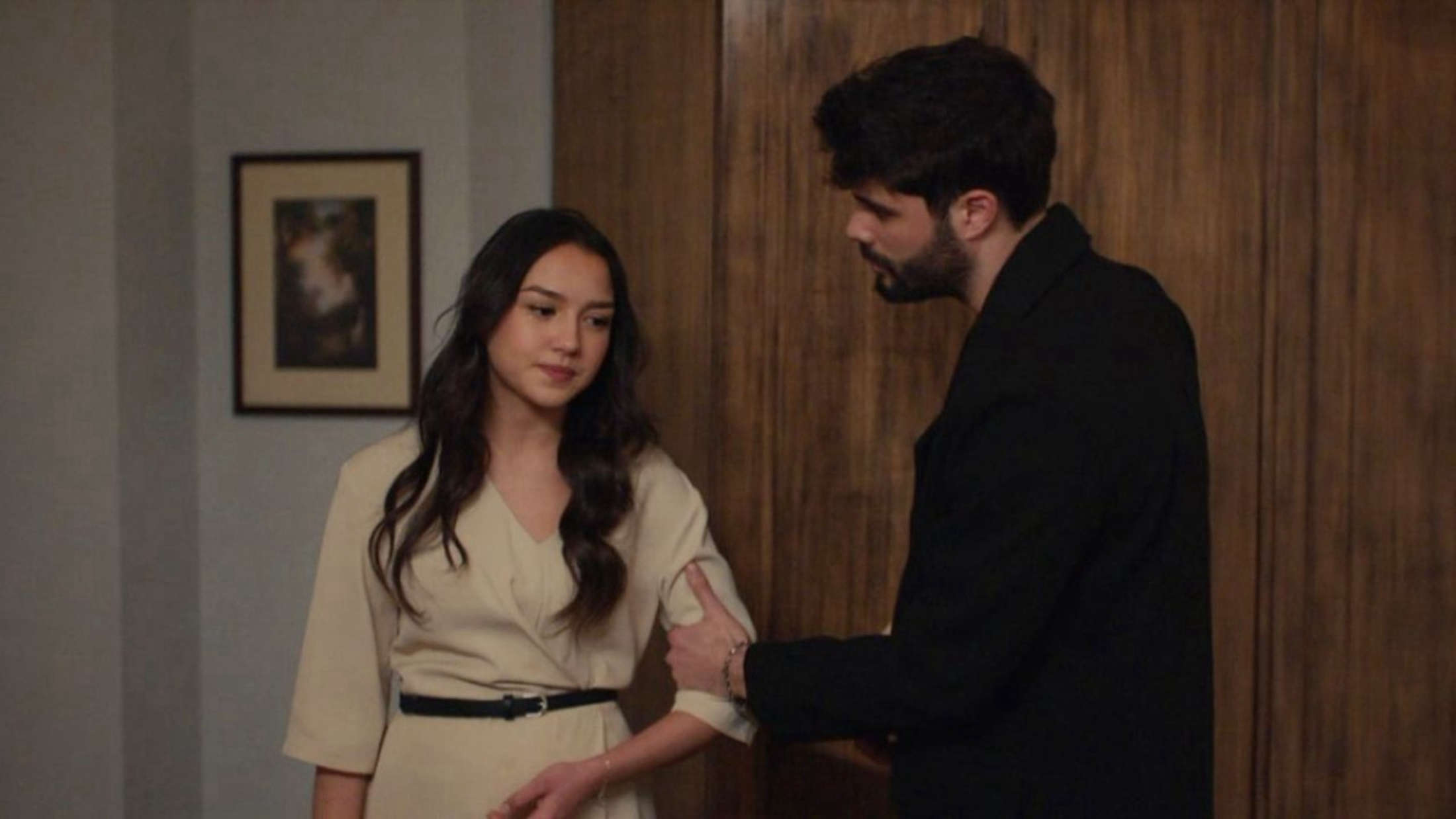 La notte nel cuore: Esat scopre il suo amore per Esma durante la detenzione in Turchia