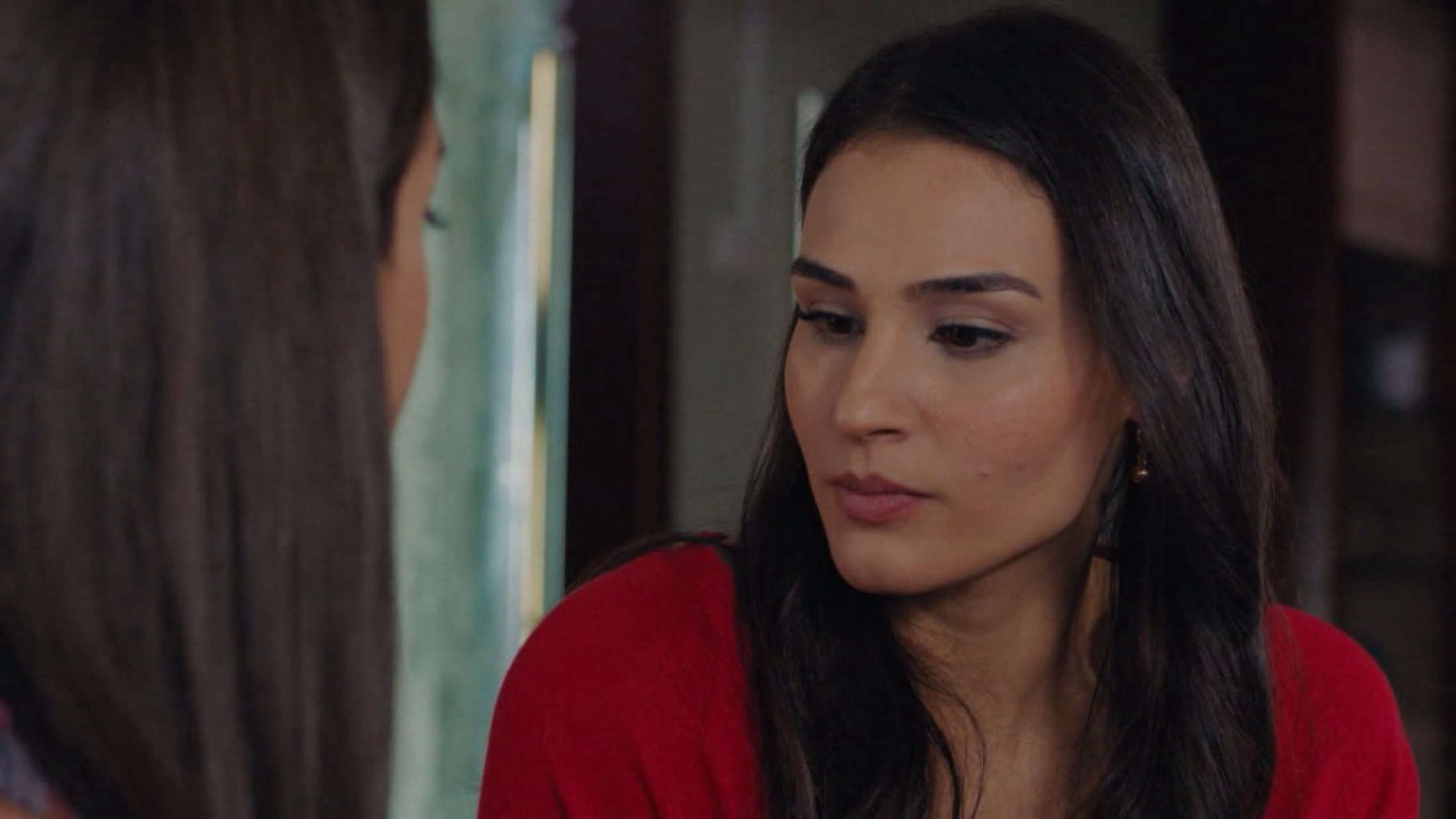 Dundar saluta con dolore la madre di Oyku, un momento commovente che segna una svolta drammatica.