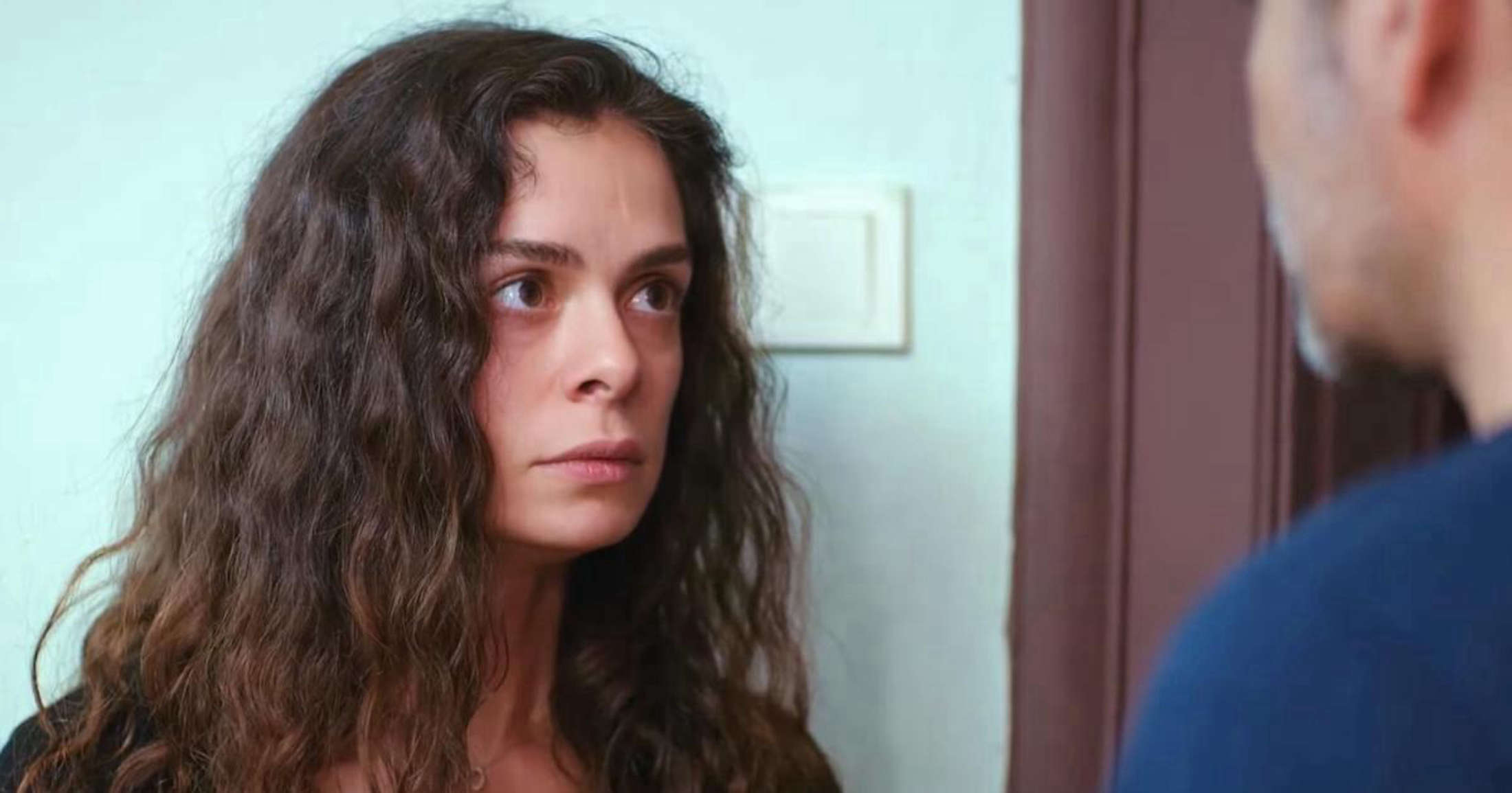 Sarp provoca la rabbia di Bahar e Arif con le sue decisioni in La Forza di una Donna